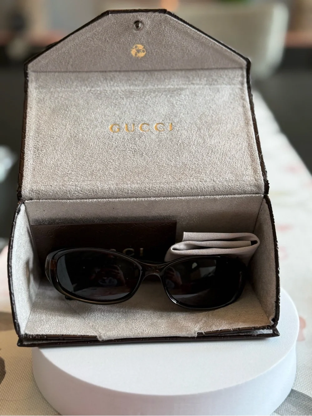 Gucci 2456/S in excellent condition, comes with case and cert. card